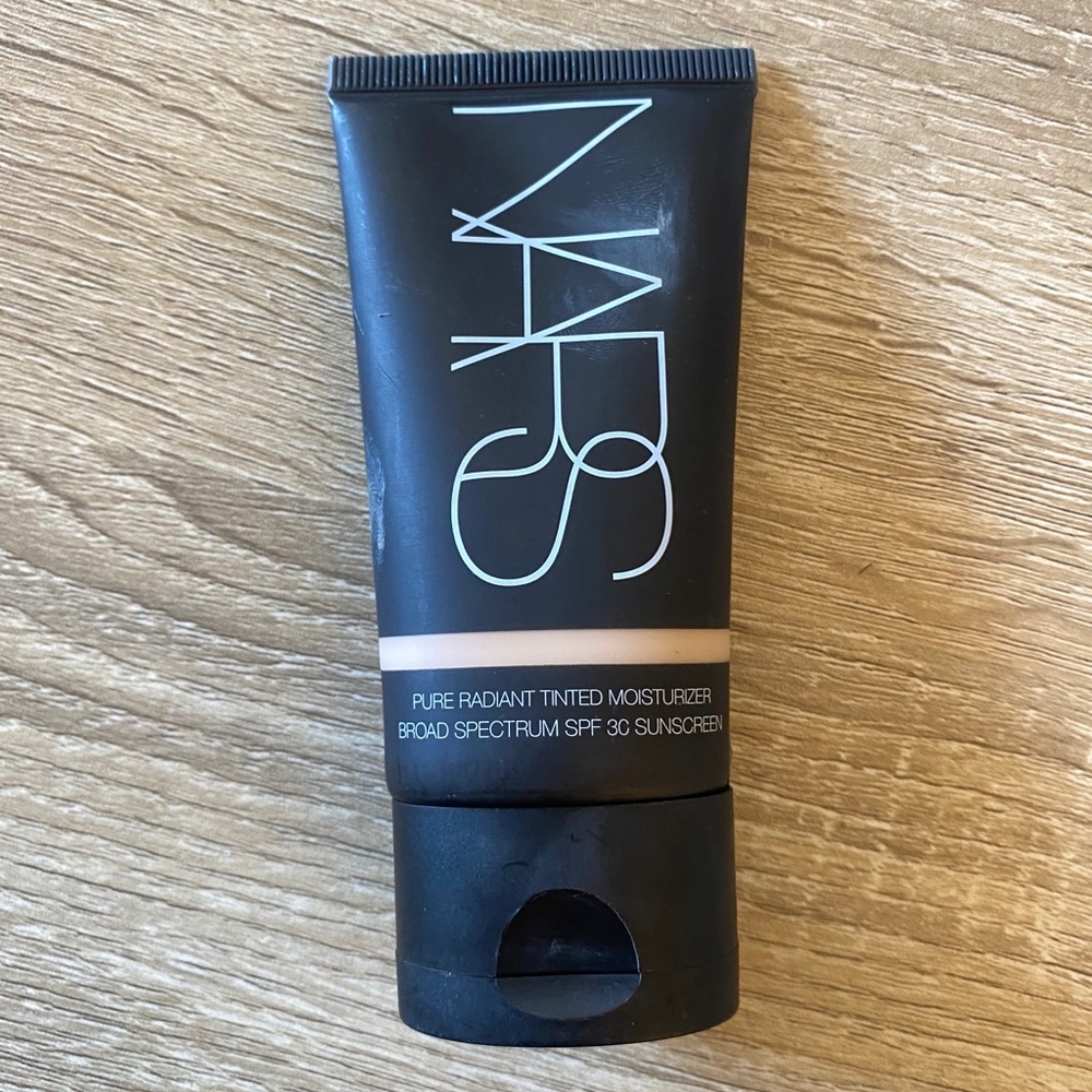 NARS Pure Radiant Tinted Moisturizer SPF 30